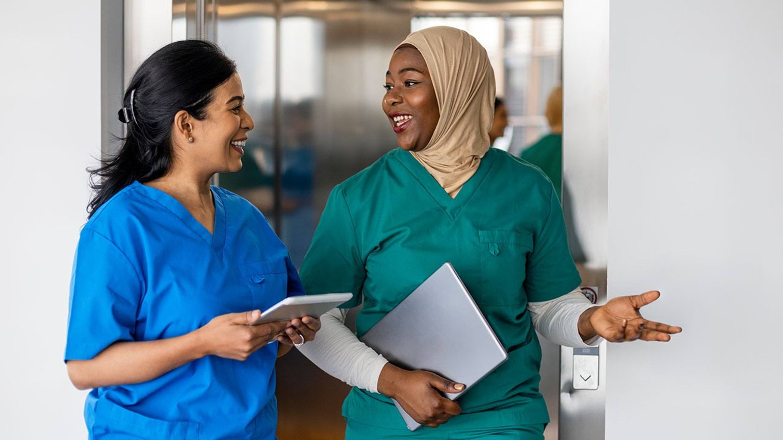 Two medical practitioners talking