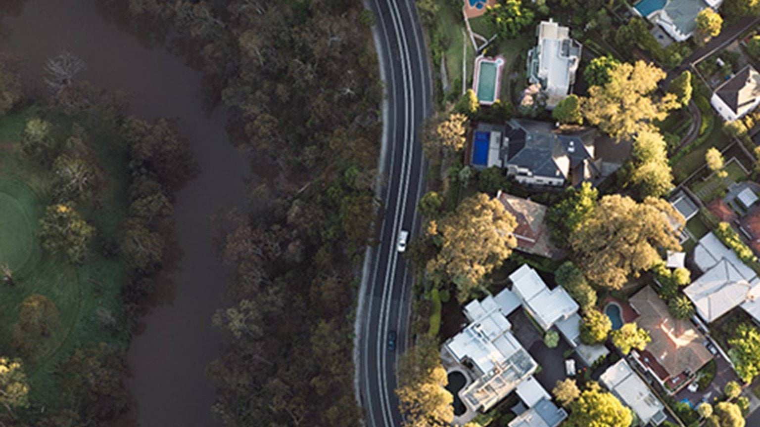 Aerial photo of Melbourne street with Yarra River to the left and suburban housing to the right.